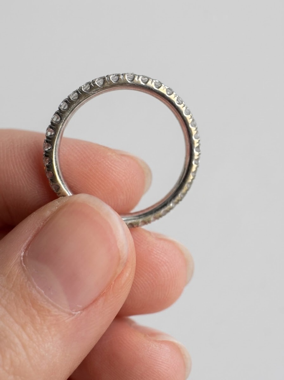 18K Solid Gold Natural Diamond Eternity Band Ring. Comfort fit, Size 5 - Picture 5 of 6